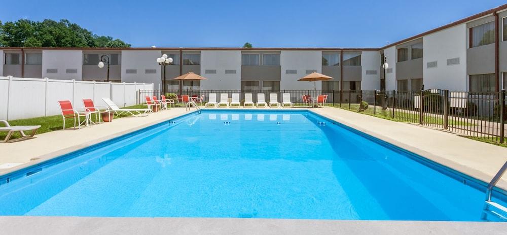 Ramada By Wyndham Henderson/evansville 3* Henderson