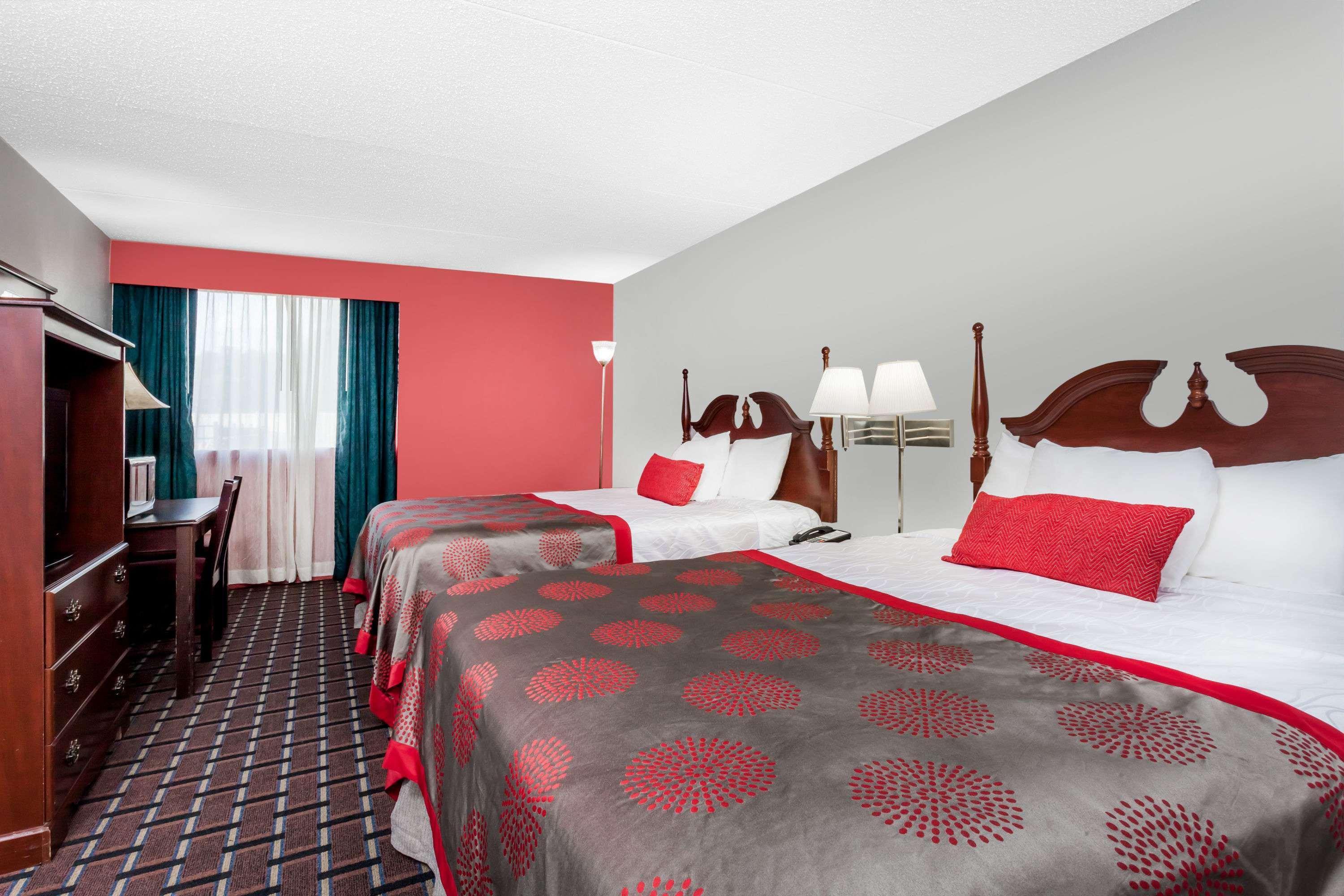 Ramada By Wyndham Henderson/evansville Hotel