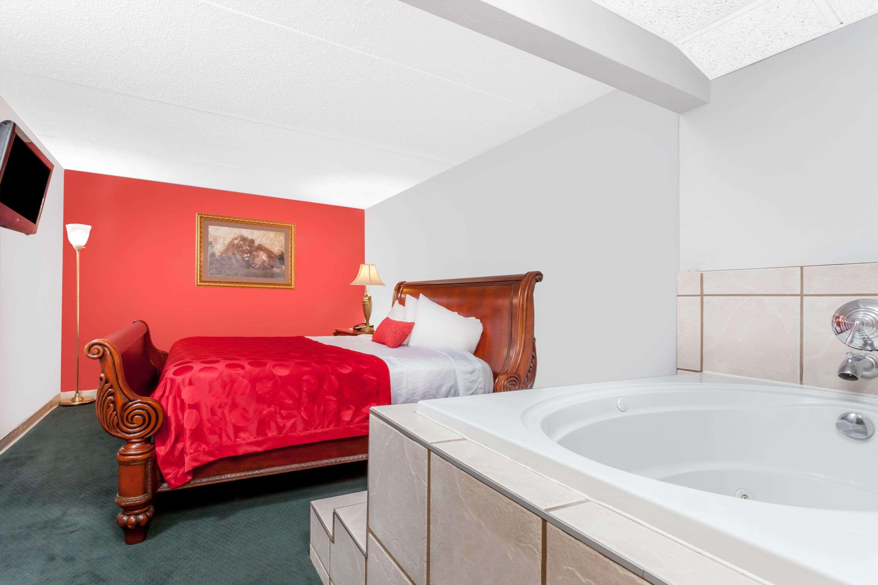 Ramada By Wyndham Henderson/evansville Hotel