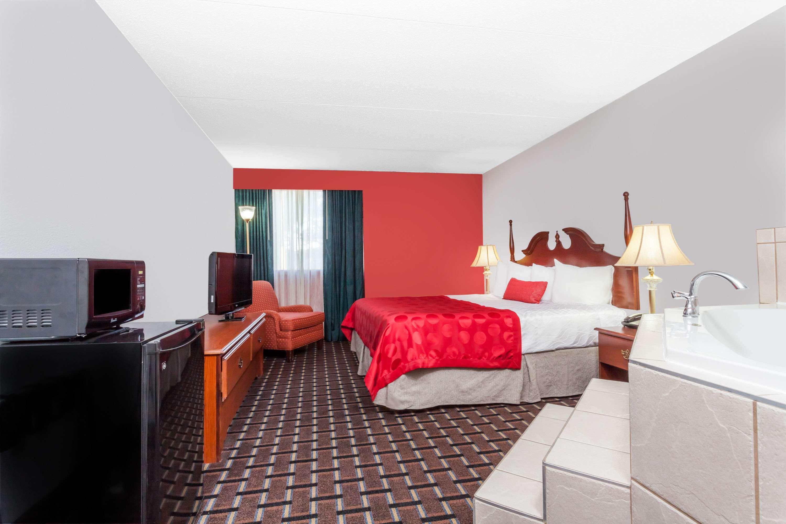 Ramada By Wyndham Henderson/evansville Hotel Henderson