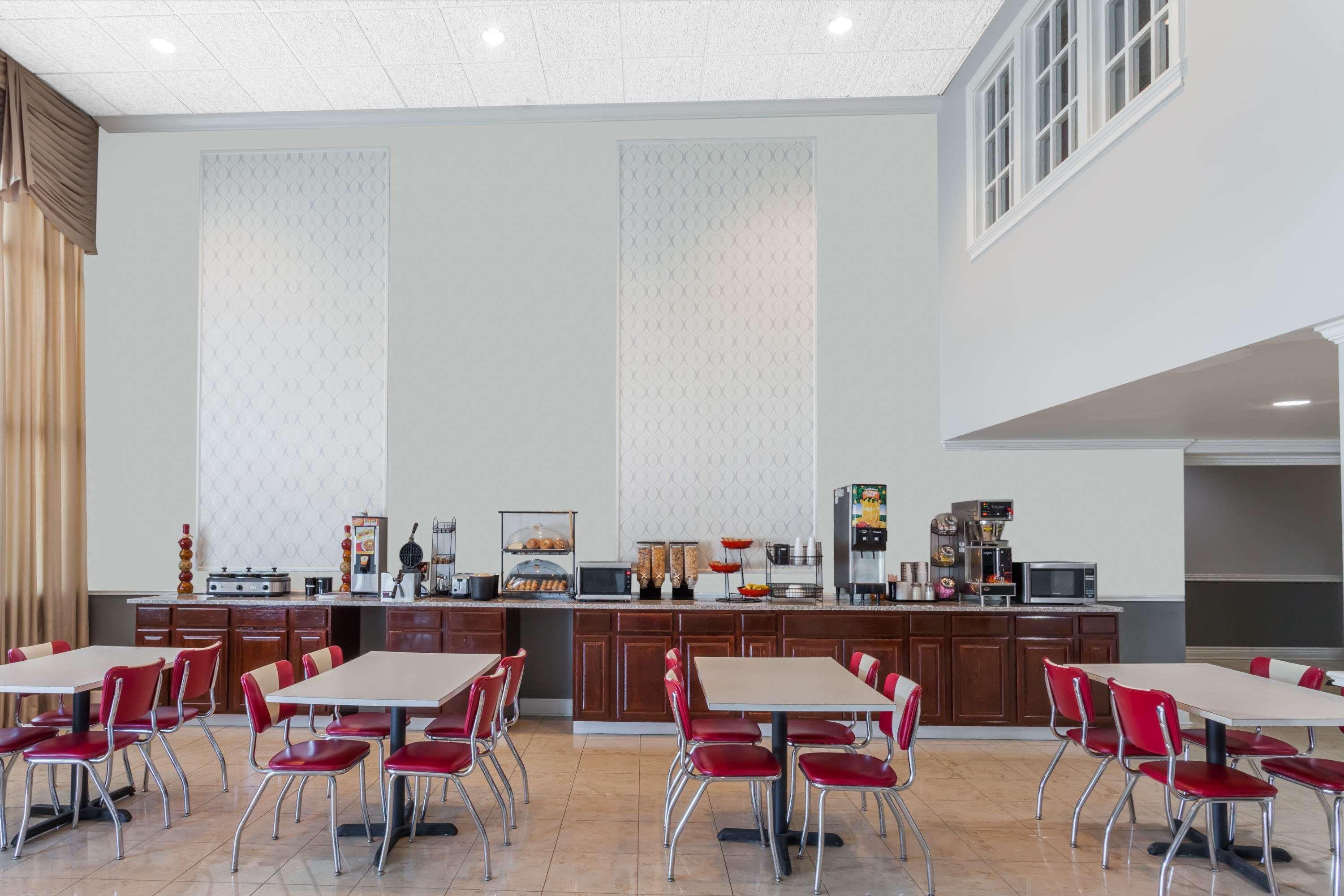Ramada By Wyndham Henderson/evansville Hotel