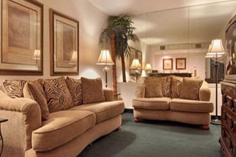 Ramada By Wyndham Henderson/evansville Hotel