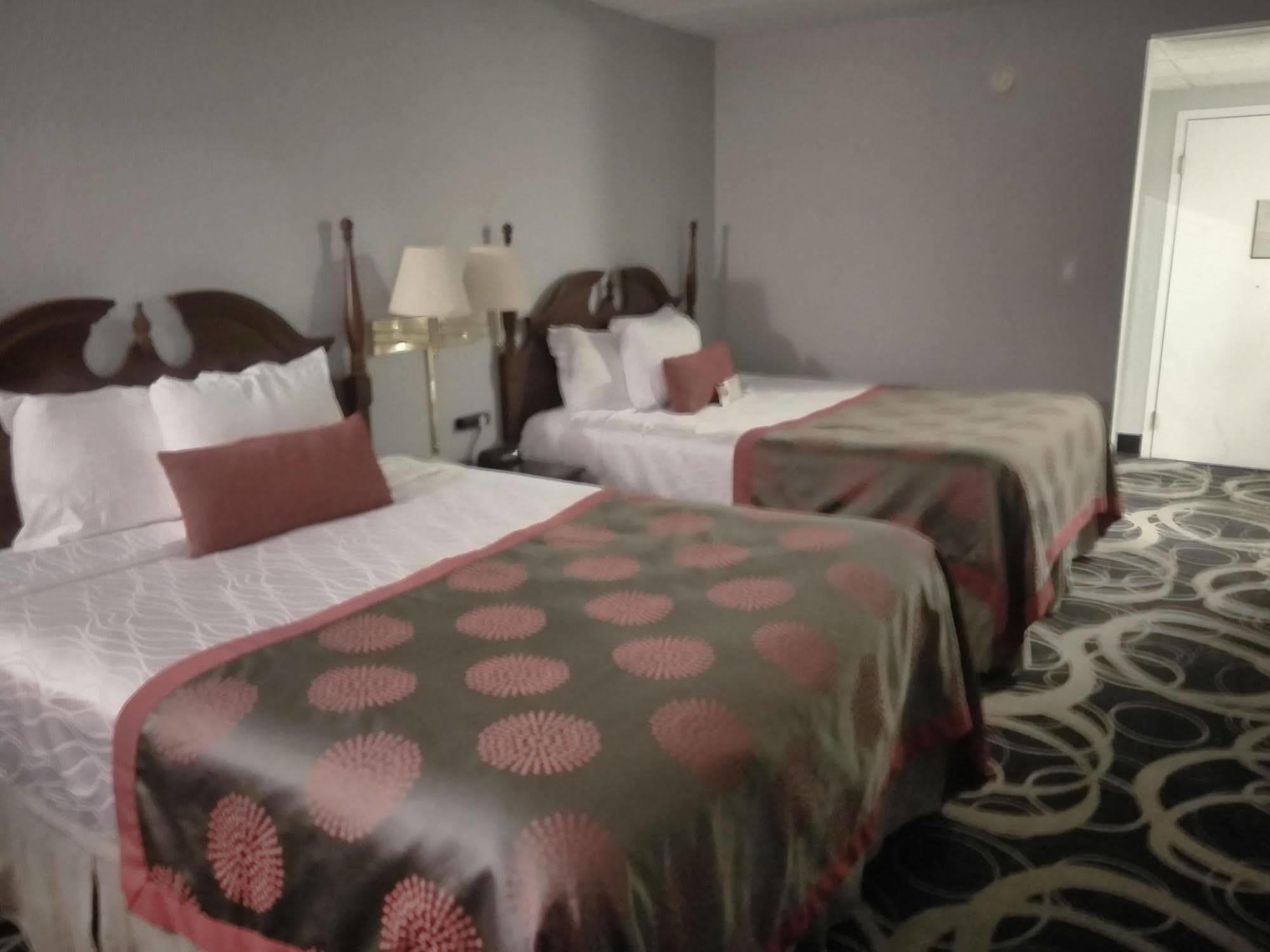 Ramada By Wyndham Henderson/evansville 3* Henderson