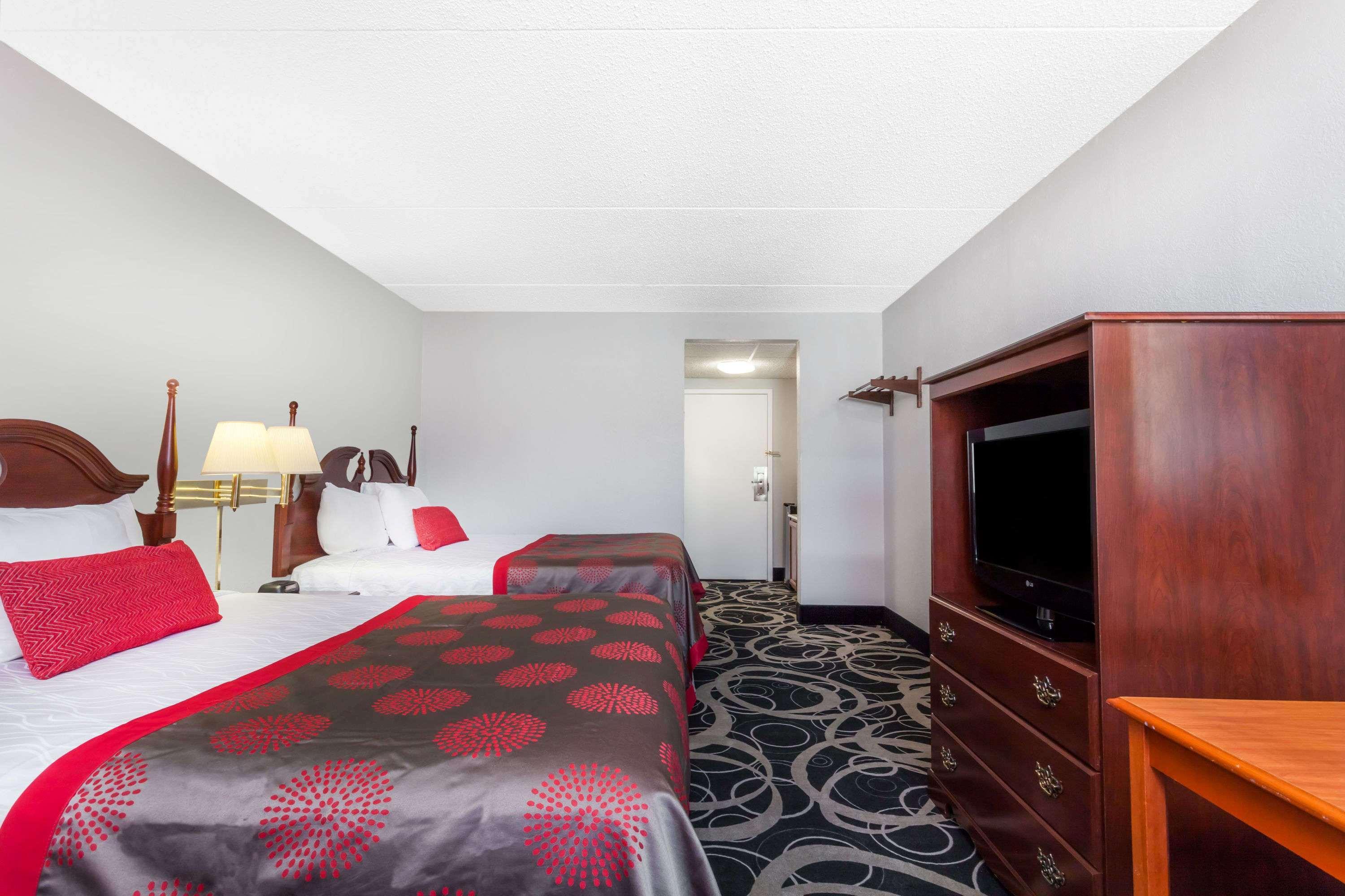 Ramada By Wyndham Henderson/evansville Hotel