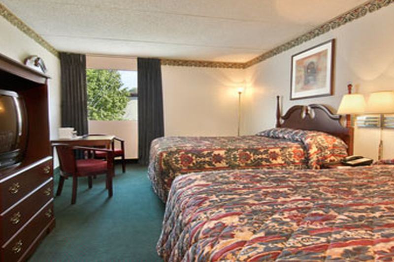 Ramada By Wyndham Henderson/evansville Hotel Henderson